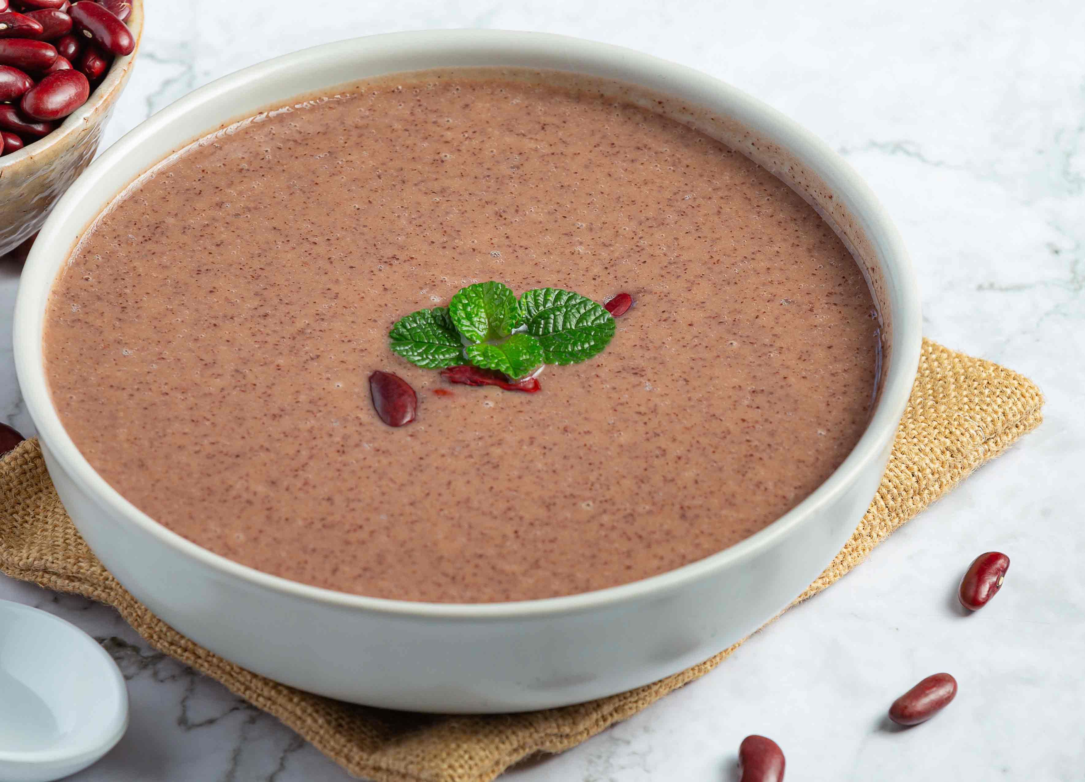 Velouté d'azukis au laurier, potimarron et panais